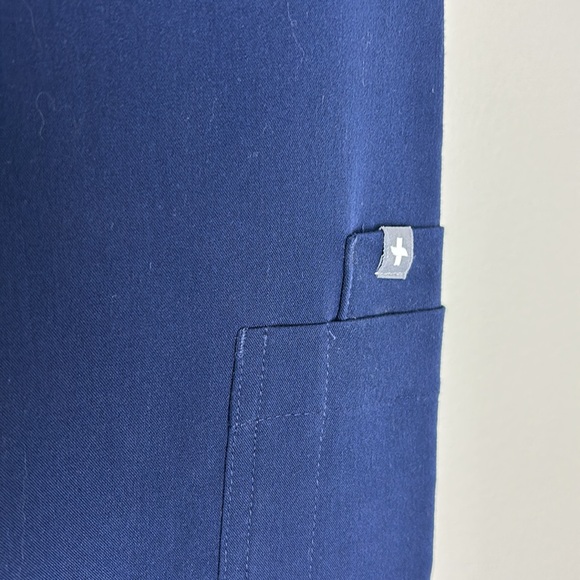 Figs Yola Scrub Cargo Pants Bottoms Style# TW2000P PO# 1669 Navy Regular Rise - Picture 8 of 16